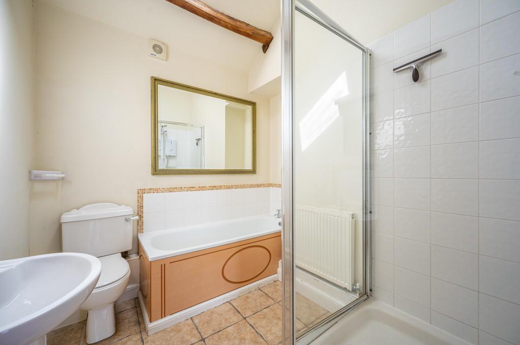 THE STABLES BATHROOM.jpeg